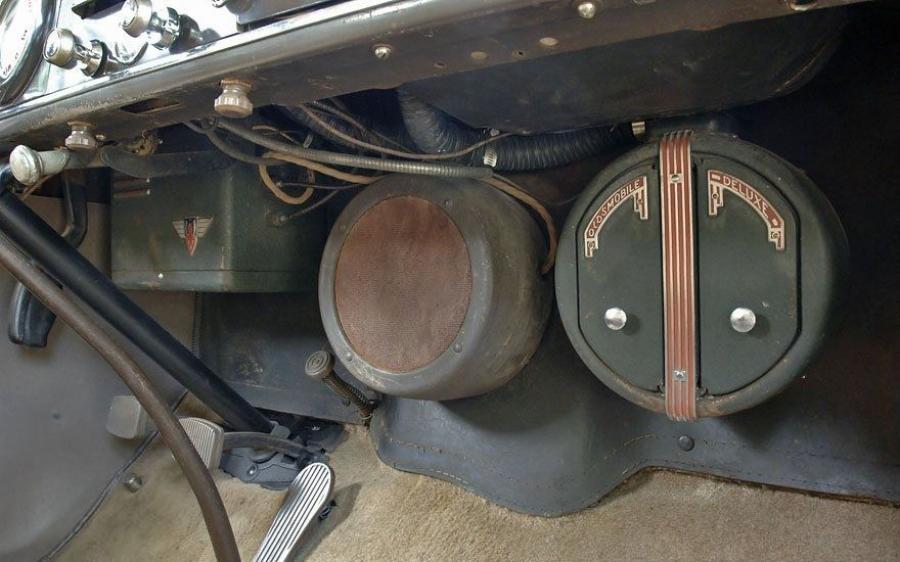  Oldsmobile F7 2Dr Trunkback 1937 года  (фото 2 из 16)